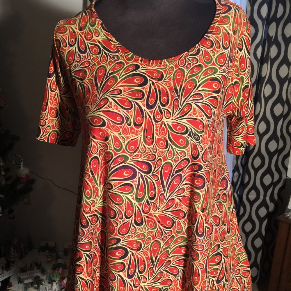 NWOT LuLaRoe Perfect T